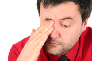 Juckende Augen wegen Kontaktlinsen - Augen lasern hilft